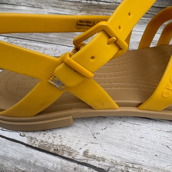 Crocs Tulum Sandals Sz 7 Canary Yellow Strappy Ankle Buckle Flat Comfort Casual - Picture 8 of 13